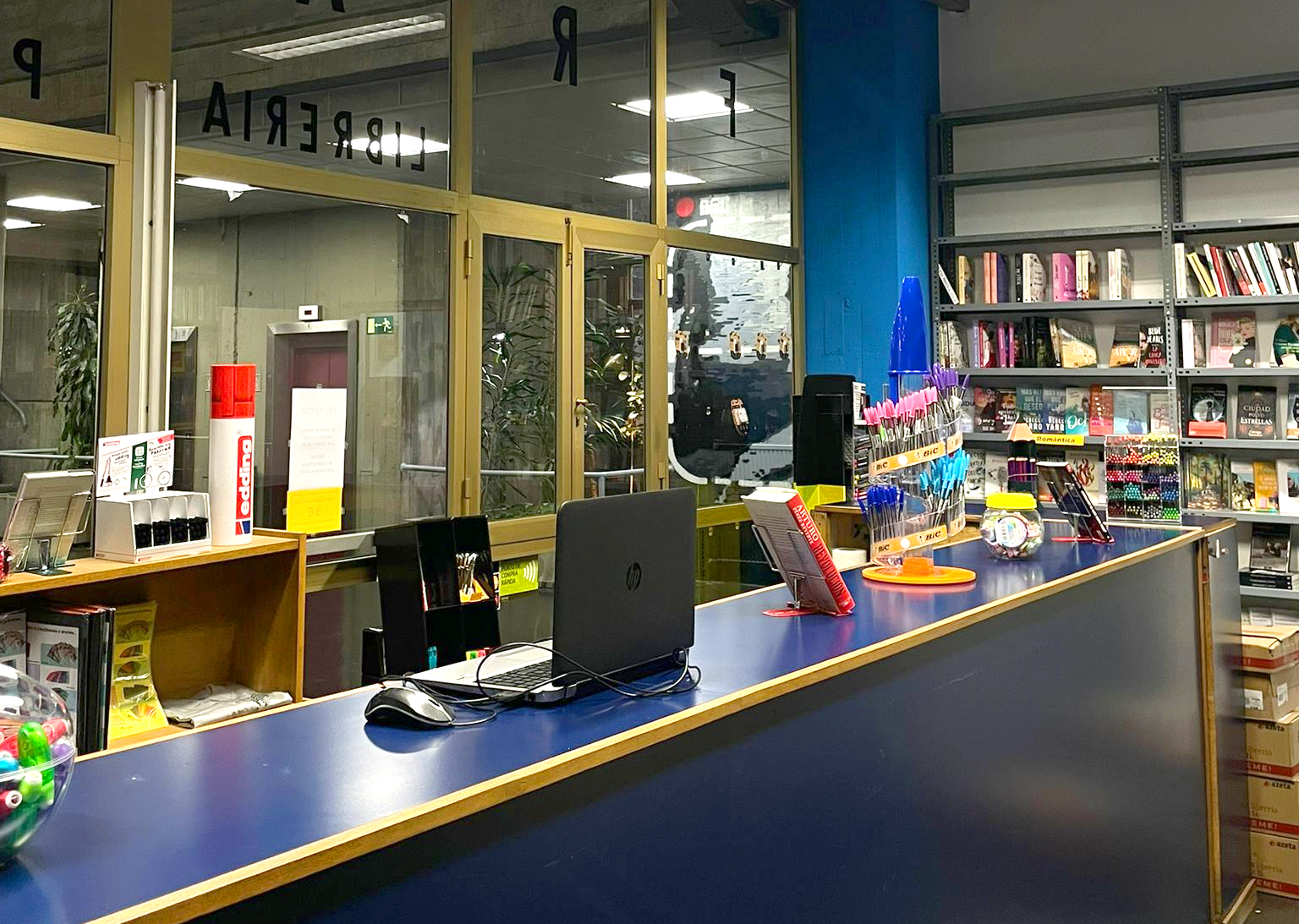 Reabre la Librería de la Facultad de Ciencias de la Información