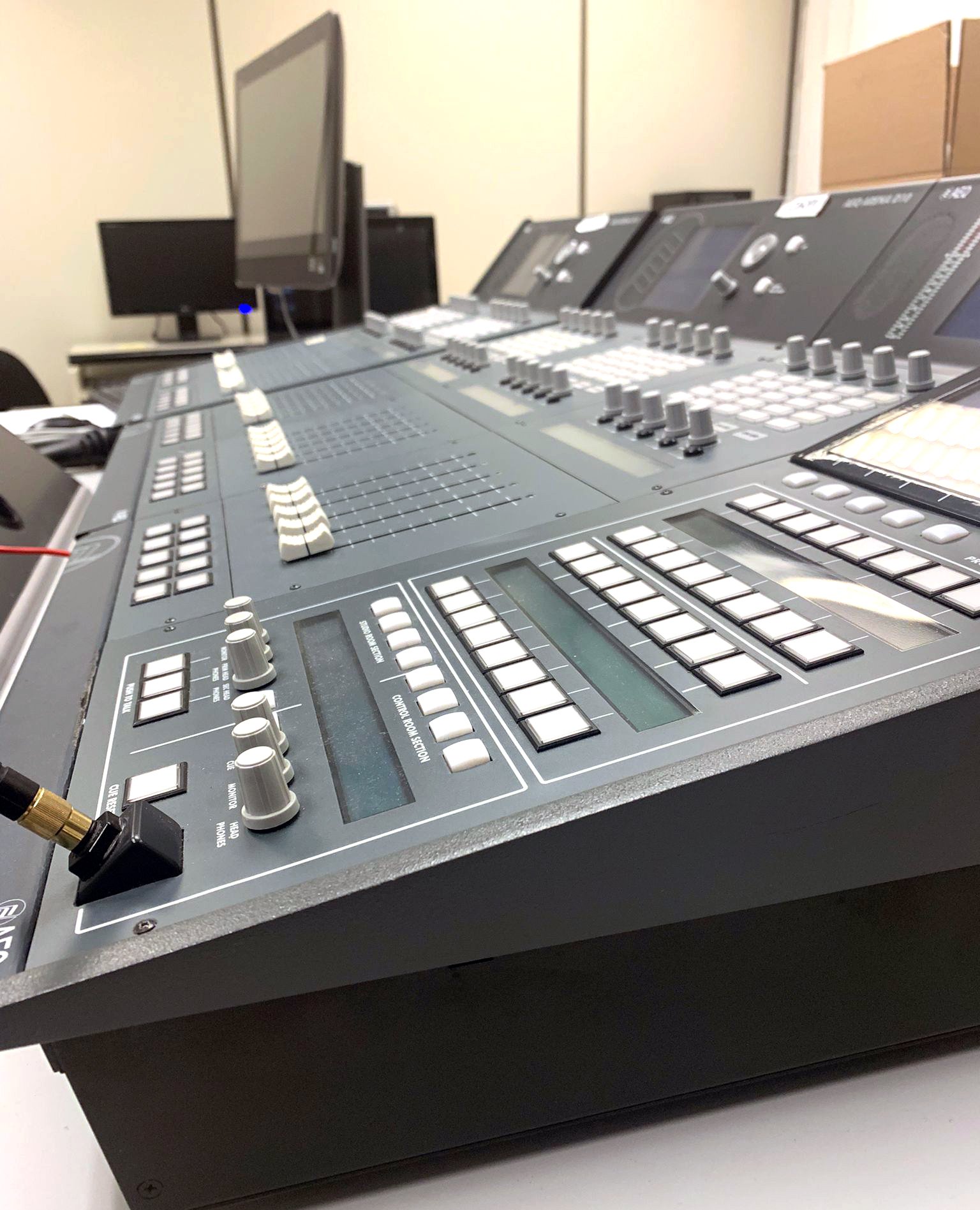 La Facultad recibe del Ayuntamiento de Madrid equipamiento de radio para sus estudiantes