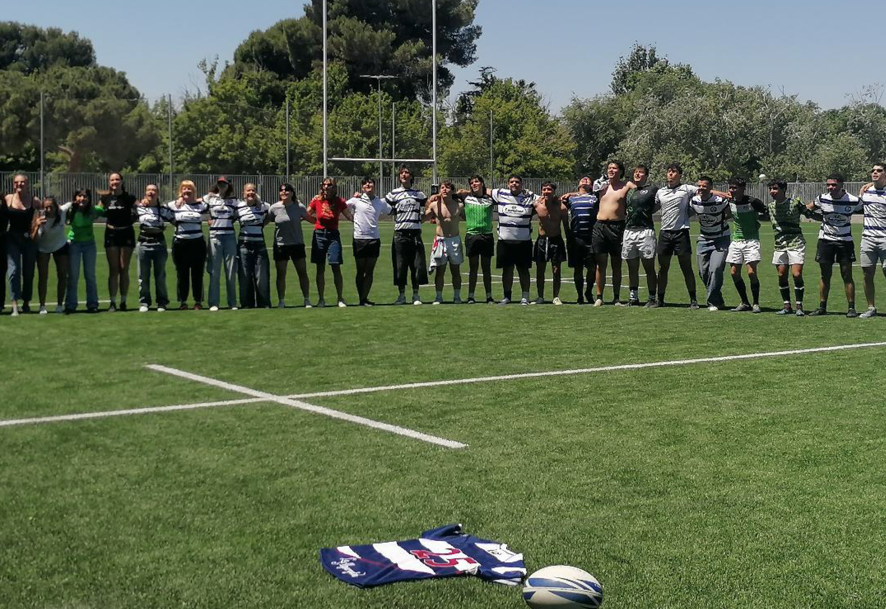 El equipo de Rugby de la Facultad celebra su cincuentenario con el tradicional partido entre Veteranos y Novatos