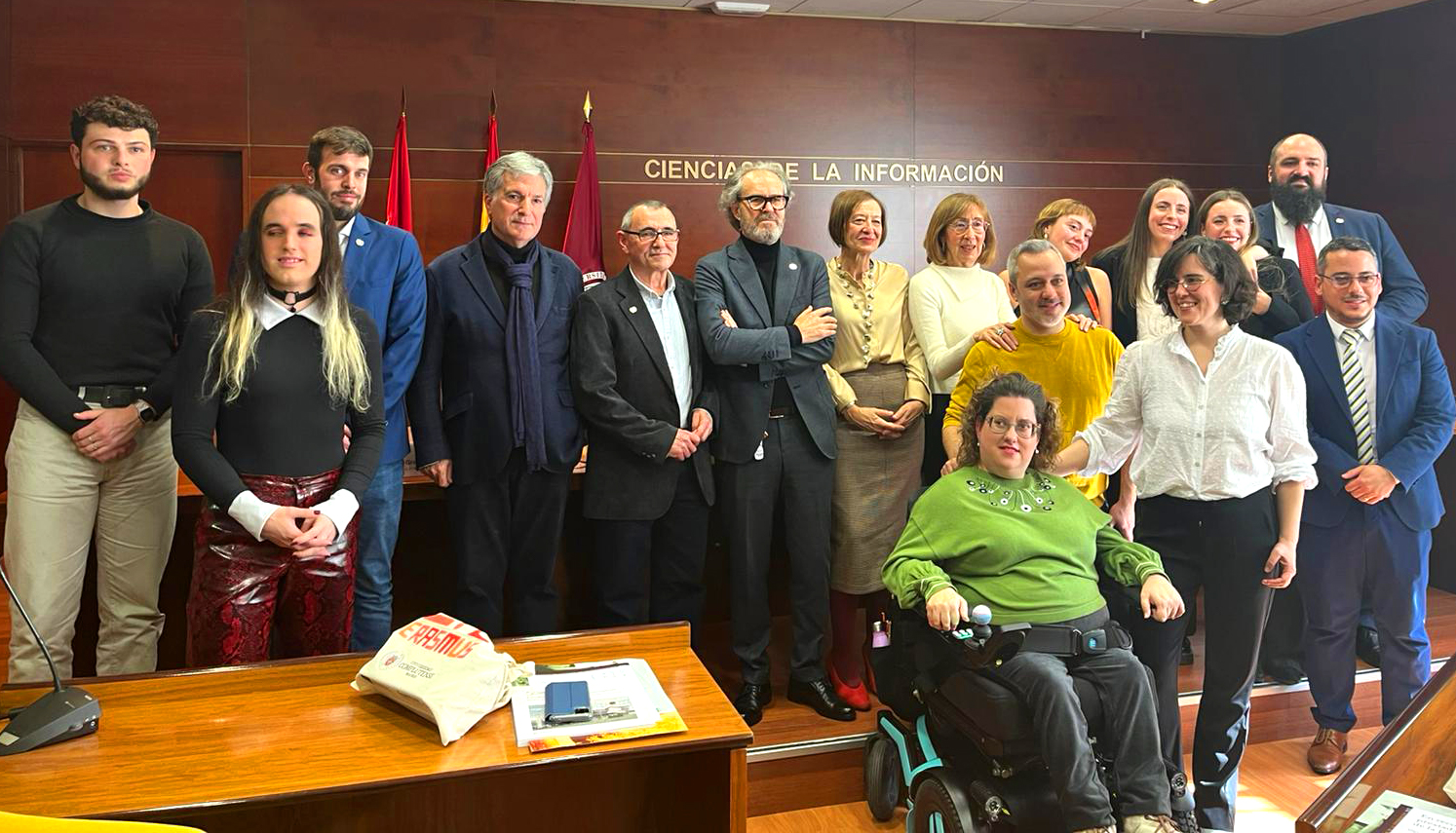 Entrega de Premios Extraordinarios y un emotivo reconocimiento al personal jubilado