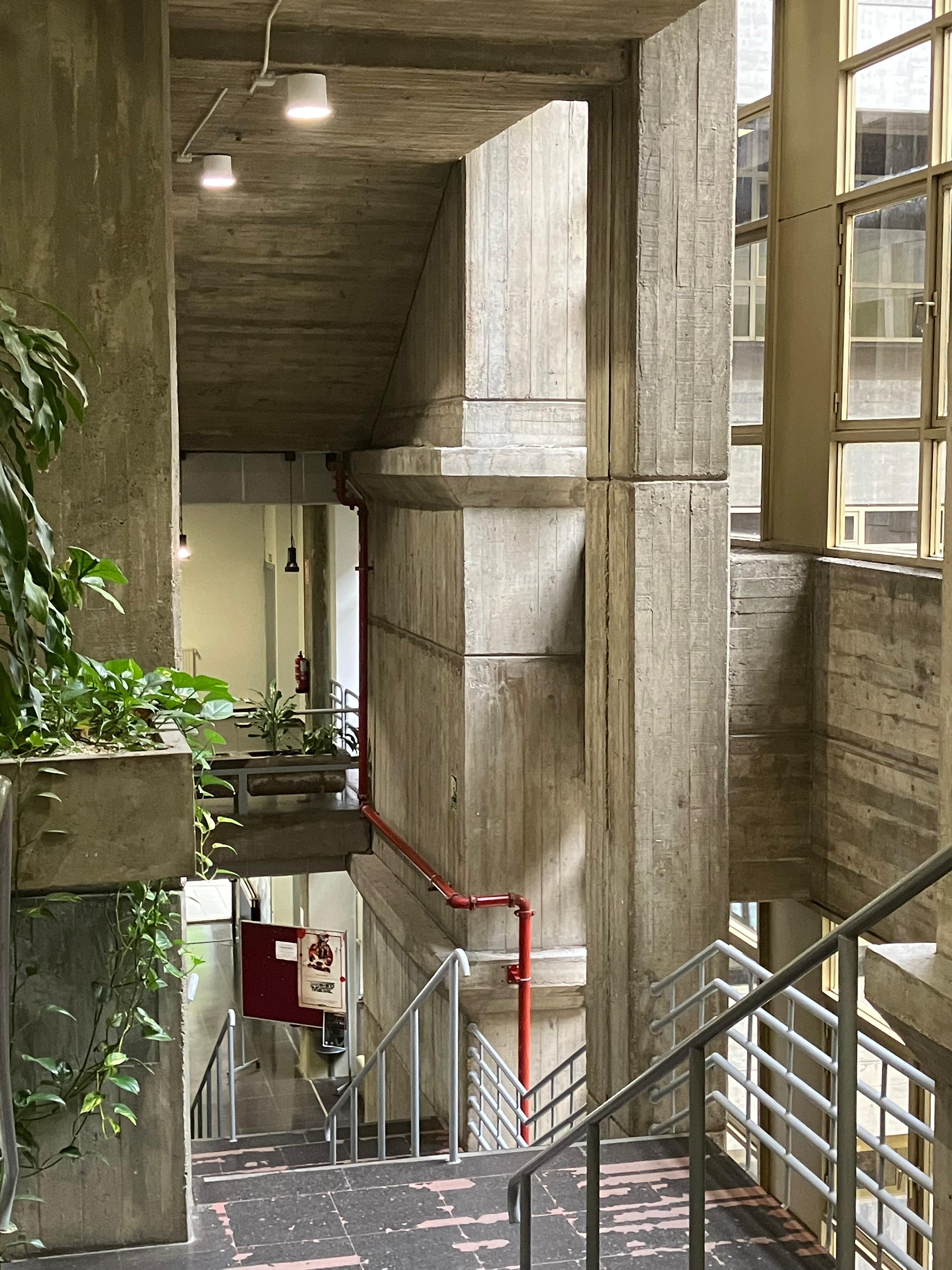 Escaleras interiores Edificio Principal